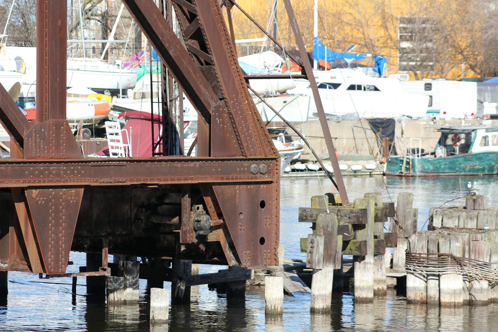 Lower angle connection and end machinery